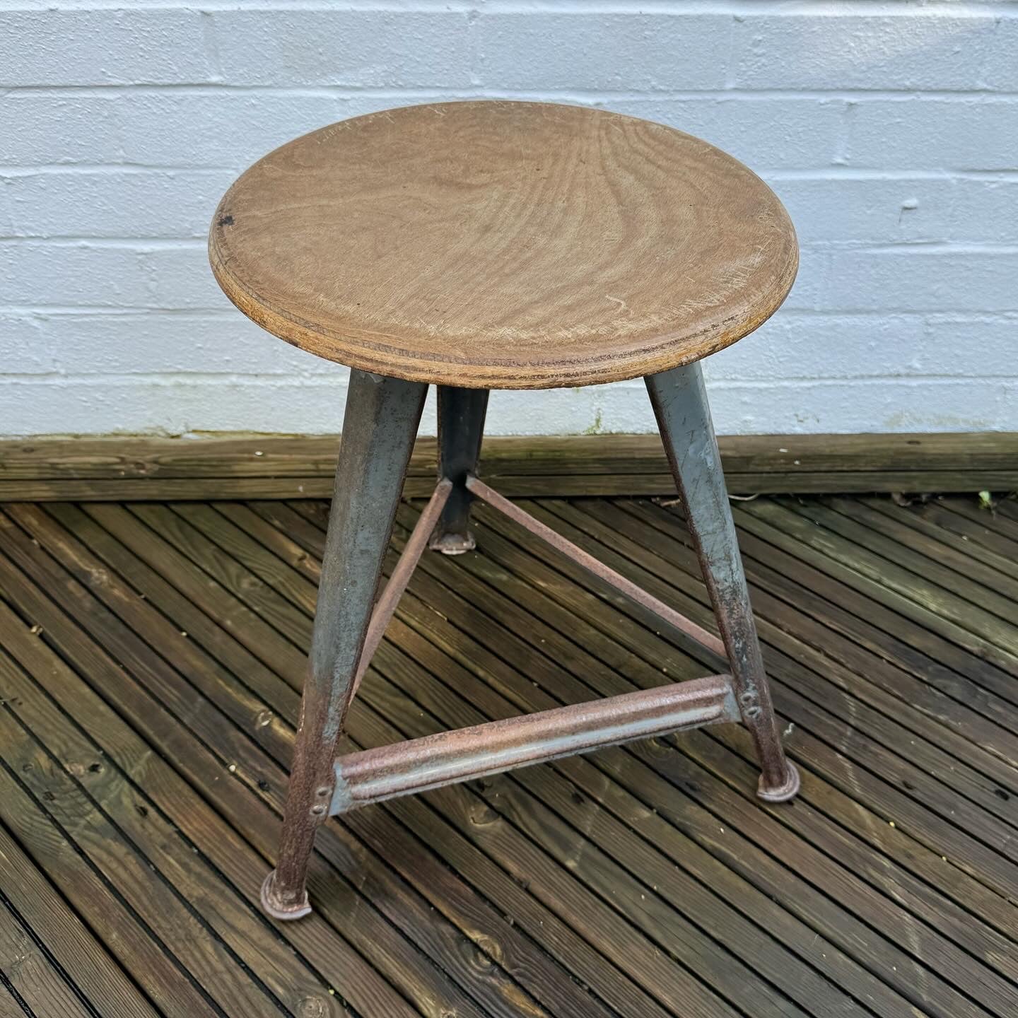 Rowac Stool