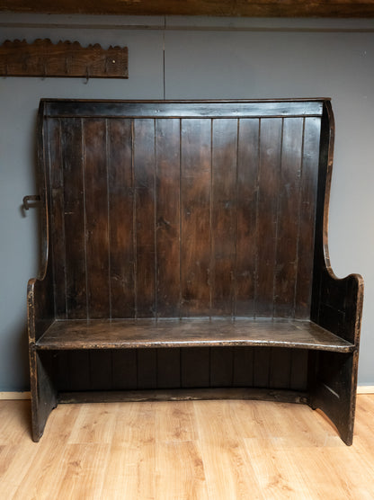 A Georgian Settle